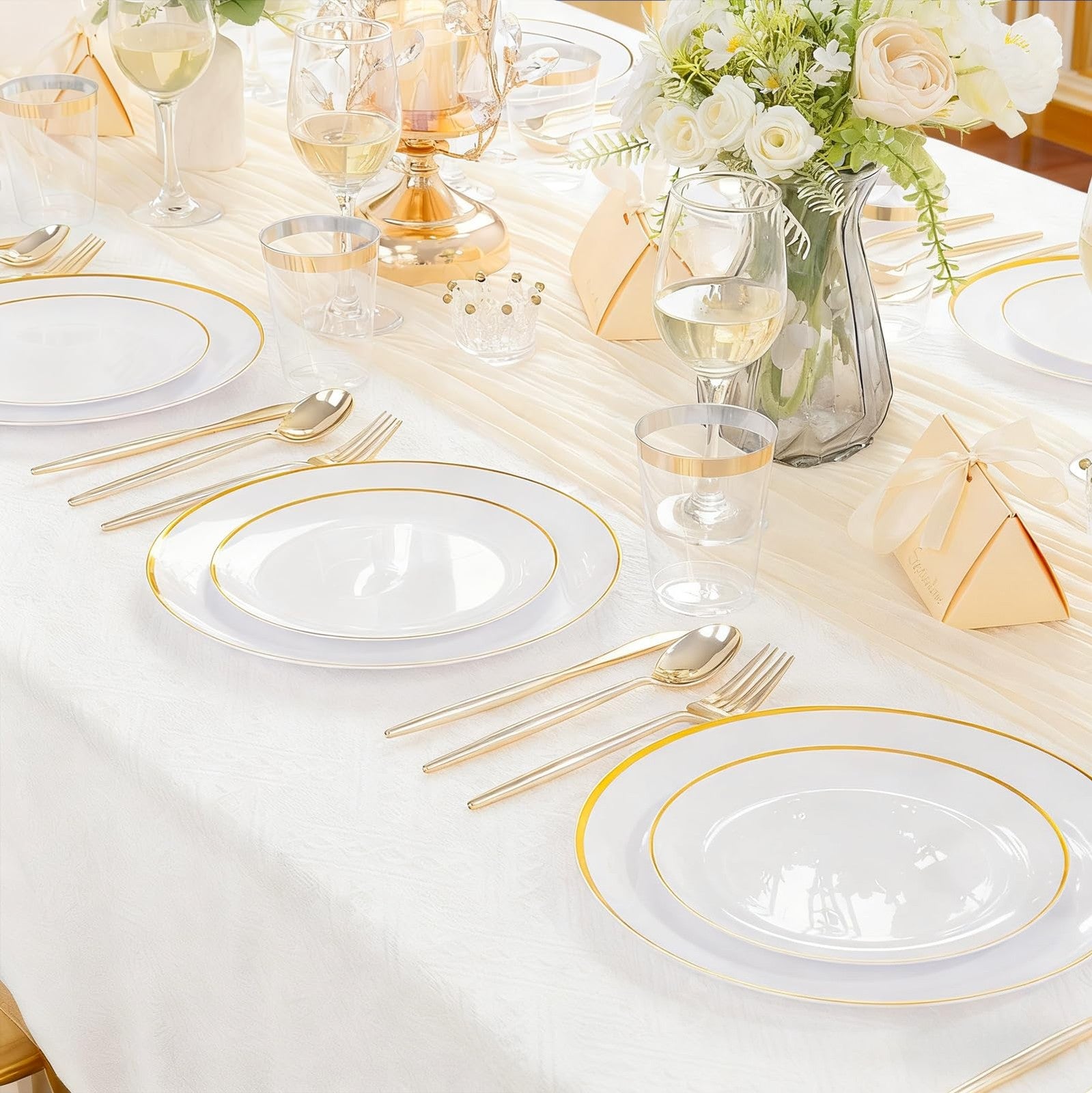 Set of 10 white and gold plastic plates for parties, featuring elegant gold accents, by ejonirinjonir.