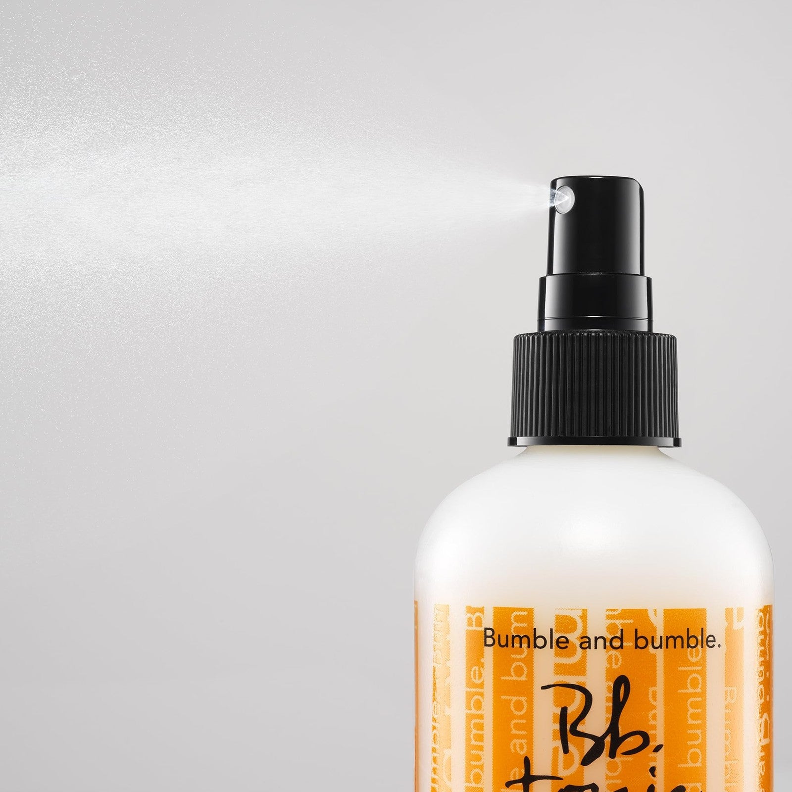 Bumble and bumble Tonic Lotion Tea Tree Oil Primer, 8oz, with a clear bottle and spray nozzle, ready for hair detangling and refreshing.