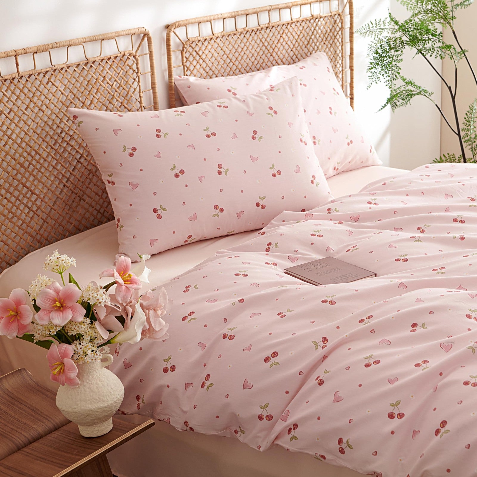 Sedefen Cherry full-size duvet cover set with red heart design on pink bedding, includes three pieces for kids' bedroom decor
