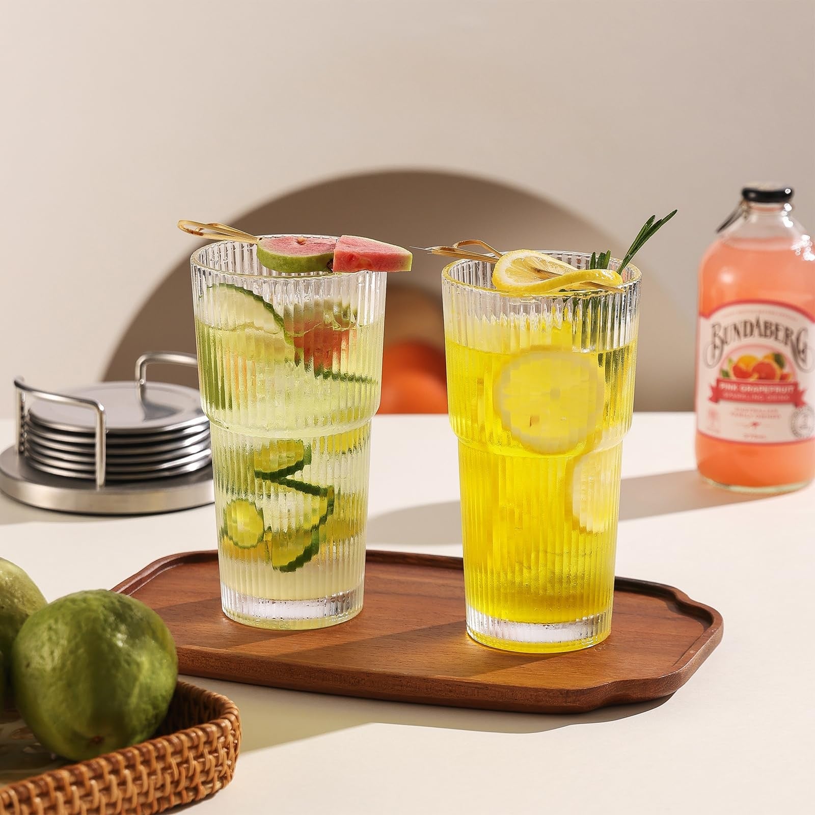 JUNDRUM ribbed glass drinking set with lids and straws, 20oz and 15oz leak-proof glass tumblers on a white background