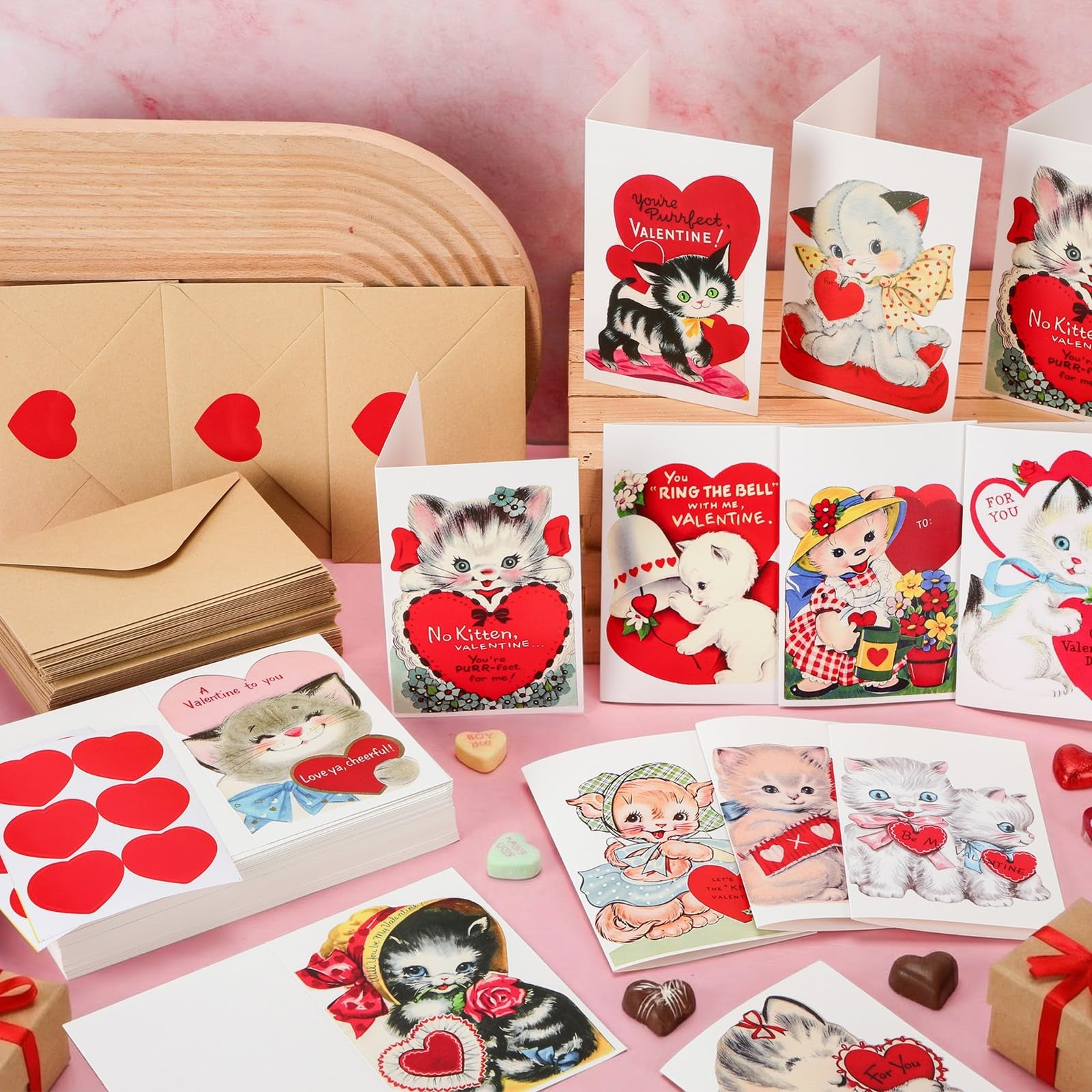 Tenceur vintage Valentine's Day cat card set with red love-themed cards and envelopes, featuring adorable cat illustrations.