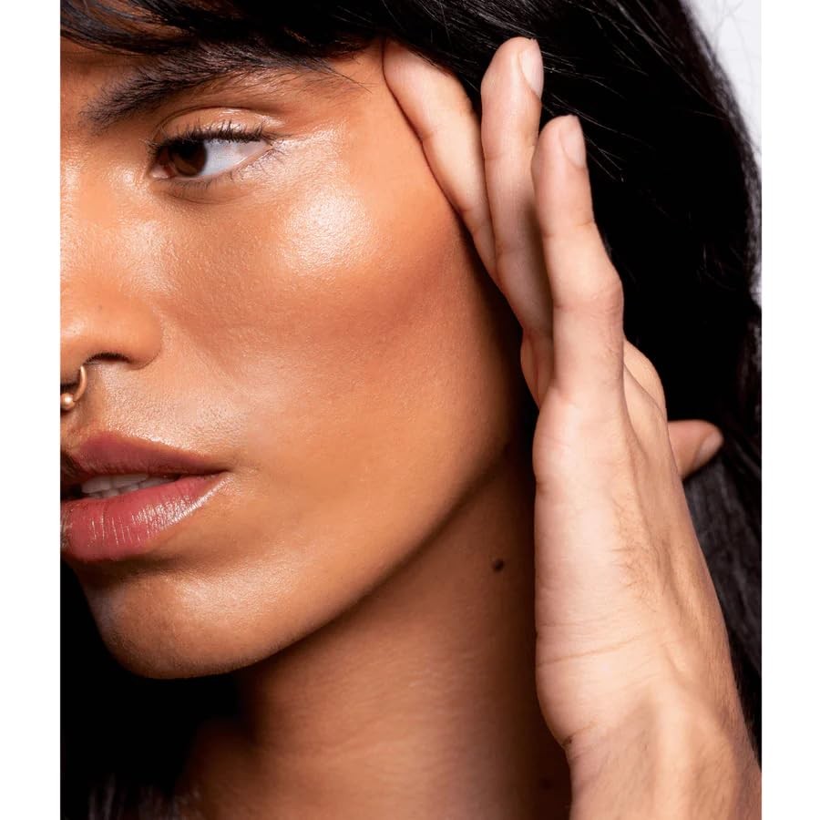 NOTO Botanics Organic Hydra Highlighter Stick for face and body, natural non-toxic skincare with a luminous glow.