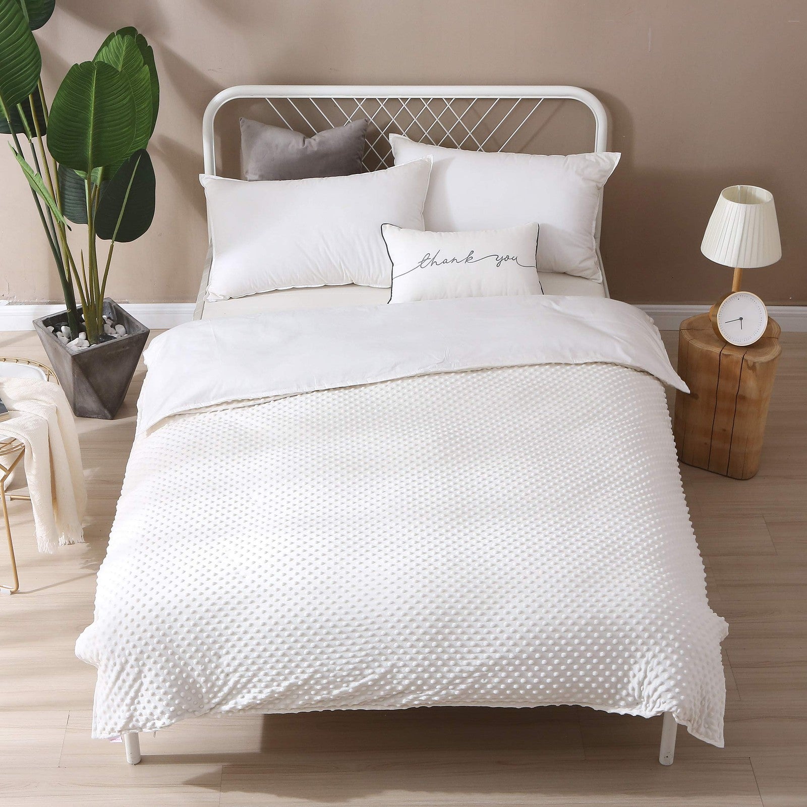 F.Y.Dreams weighted duvet cover in 60x80 inches with tie closures and zipper, designed for comfort and easy use.