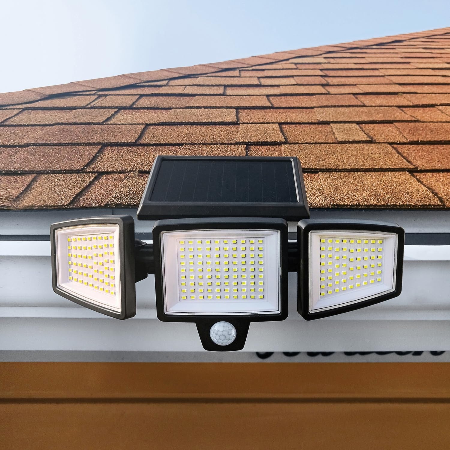 TOOLLESS AMS1971 gutter-mount solar security light with three adjustable LED heads, 1000 lumens, for outdoor security.