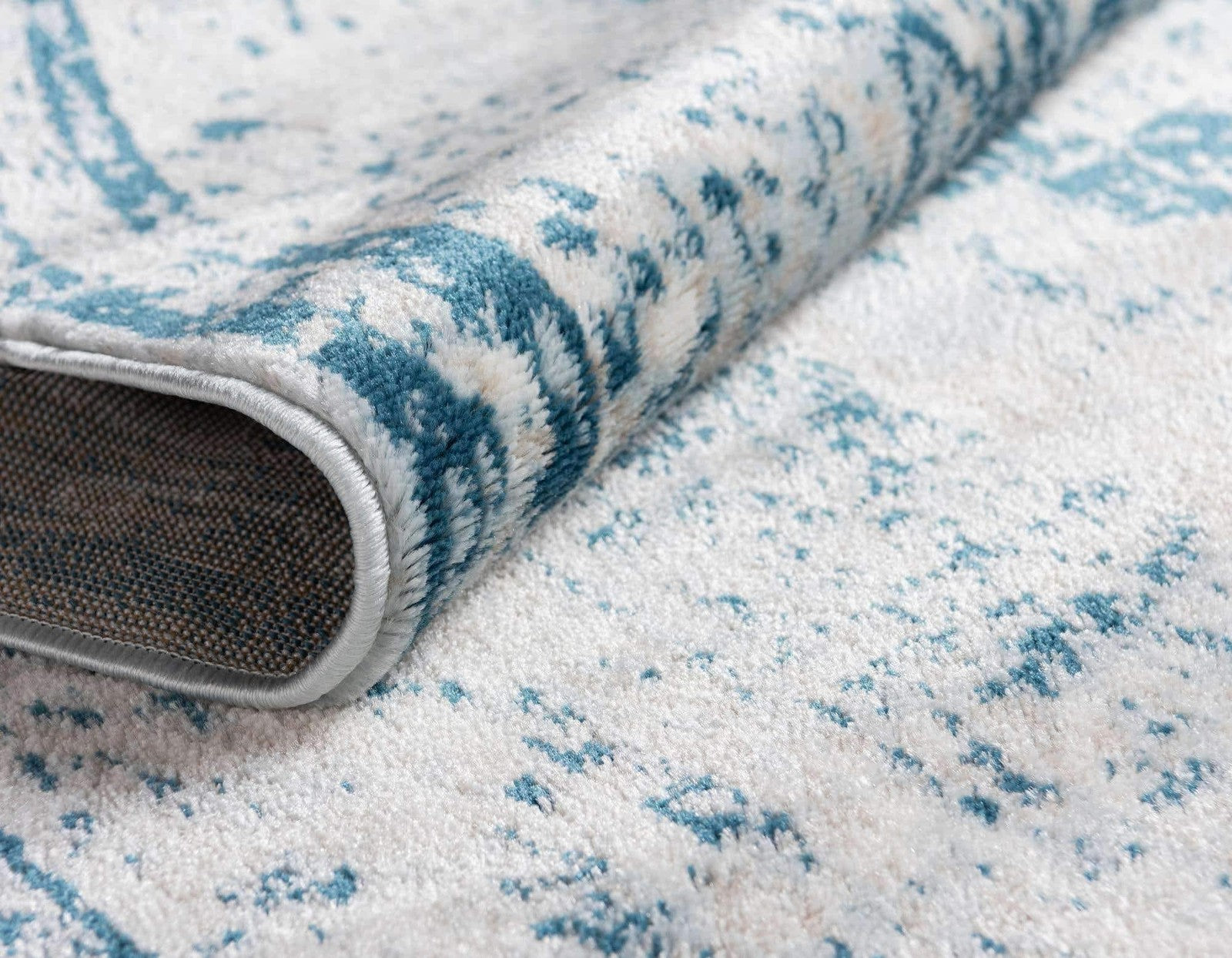Unique Loom Sofia Collection area rug, Salle Garnier 8x10 oval, blue and ivory, with intricate geometric patterns.