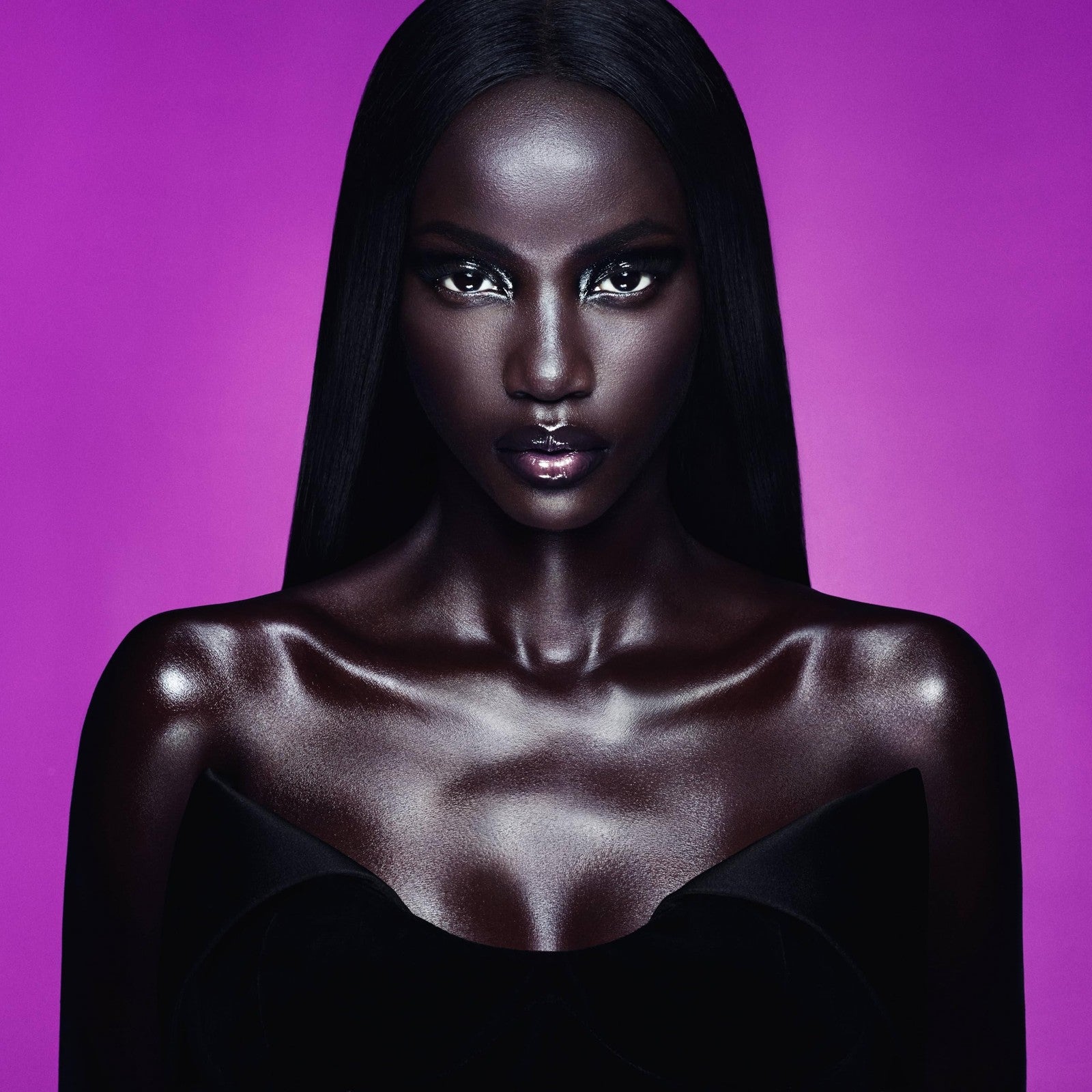 Mugler Alien Extraintense EDP perfume bottle for women with floral scent, elegant design and purple accents.