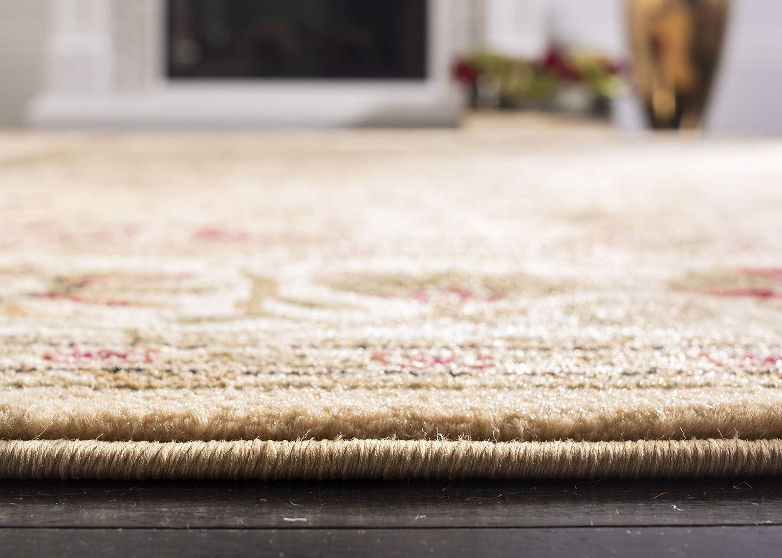 Safavieh Lyndhurst accent rug in beige ivory with traditional design, measuring 23x4 feet, decorative area rug for living spaces.