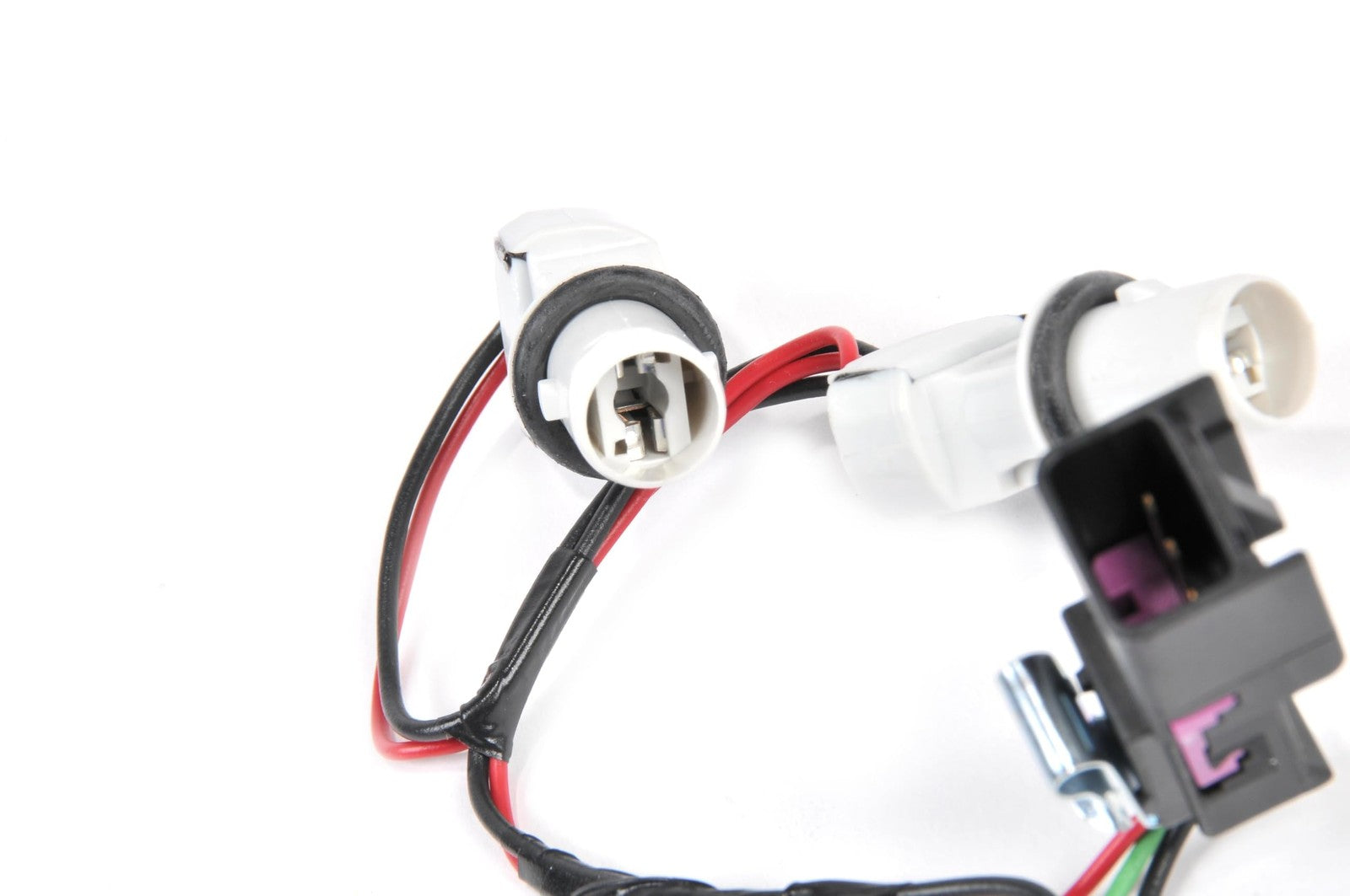 GM Genuine Parts 25921613 tail light wiring harness showing connectors and wiring for vehicle tail light repair.