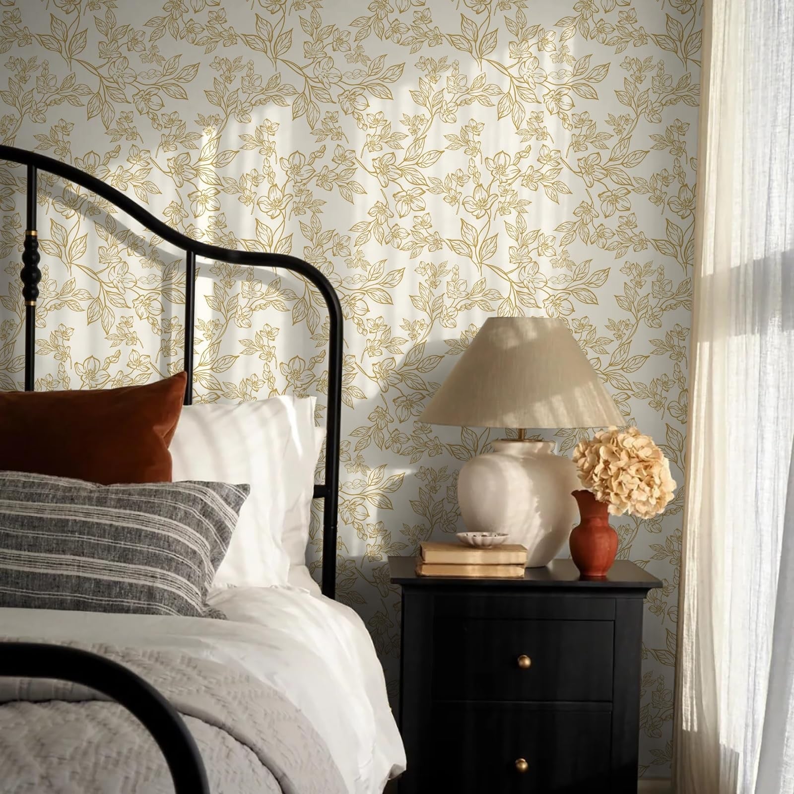 Ismoon floral wallpaper peel and stick, vintage beige and gold flower design on contact paper for wall decoration.