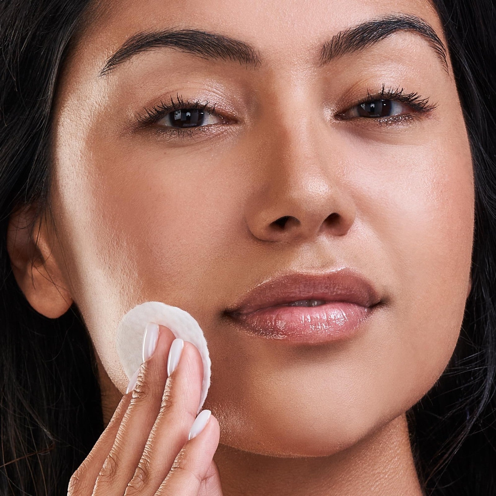 EXUVIANCE SkinRise Morning Glow anti-aging facial toning pads with exfoliating texture and natural ingredients.