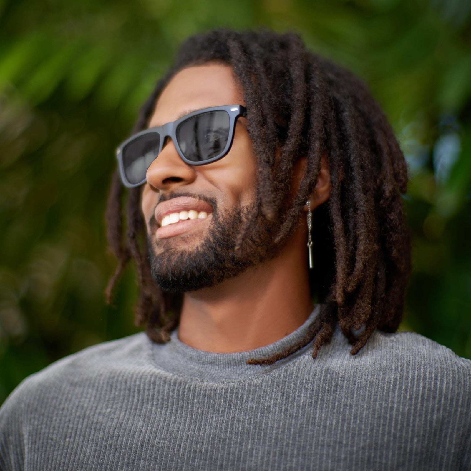 2SeeLife oversized TR-90 reading sunglasses for men with sturdy frame and medium fit, featuring dark tinted lenses.