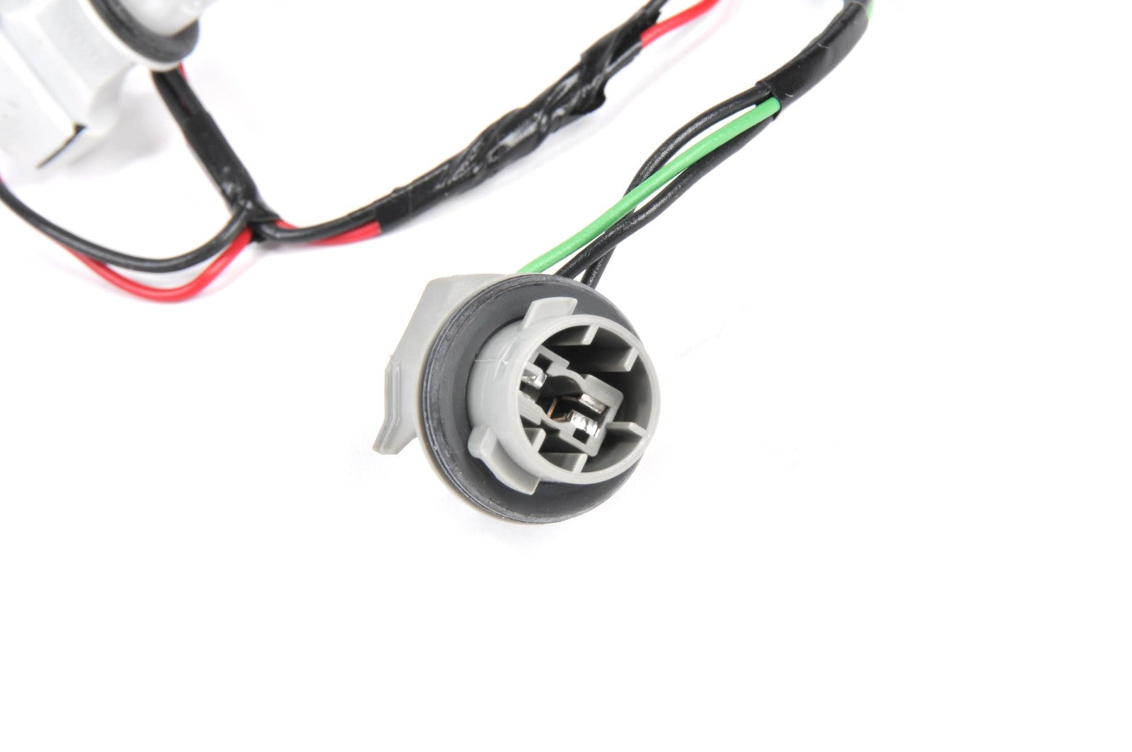 GM Genuine Parts tail light wiring harness with connectors and wiring for vehicle tail light assembly.