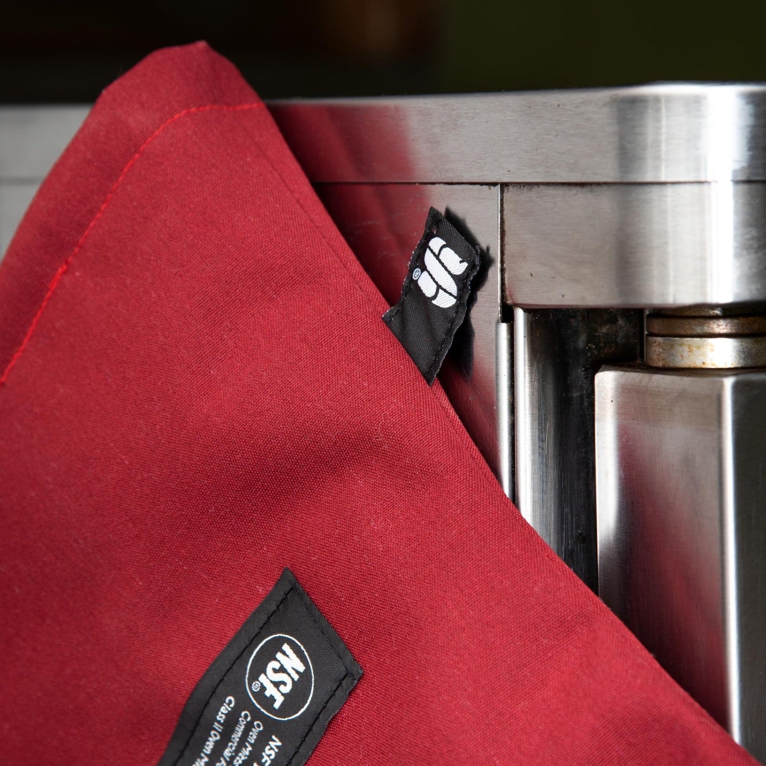San Jamar KT0215 Cool Touch Flame conventional high heat flame protector with heat-resistant handle and safety features.