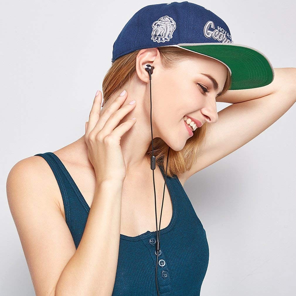 1MORE E1009 Piston Fit in-ear headphones with microphone, black with sleek design and inline mic for hands-free calls.