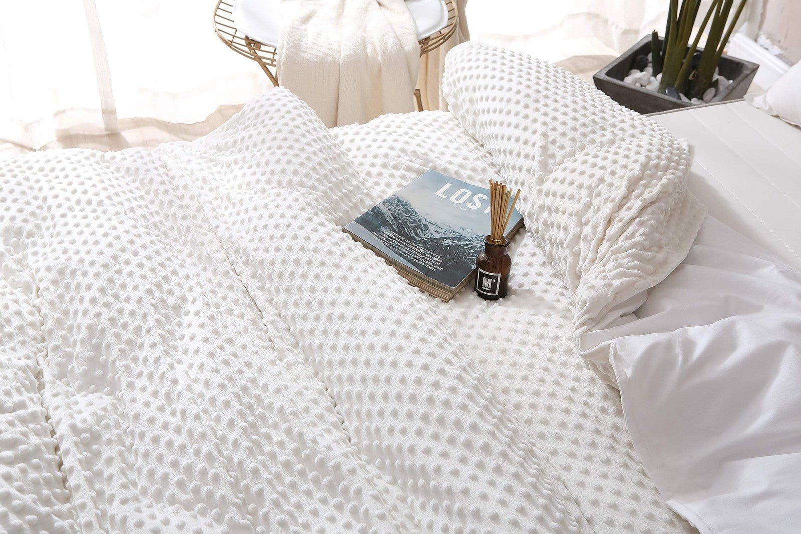F.Y.Dreams weighted blanket duvet cover in 60x80 inches with 8 ties and zipper closure, designed to fit a weighted blanket.