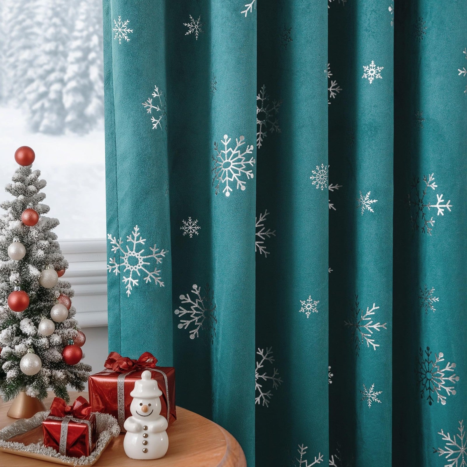 FMFUNCTEX snowflake Christmas velvet blackout curtains in black with festive snowflake patterns, designed for bedroom thermal insulation.