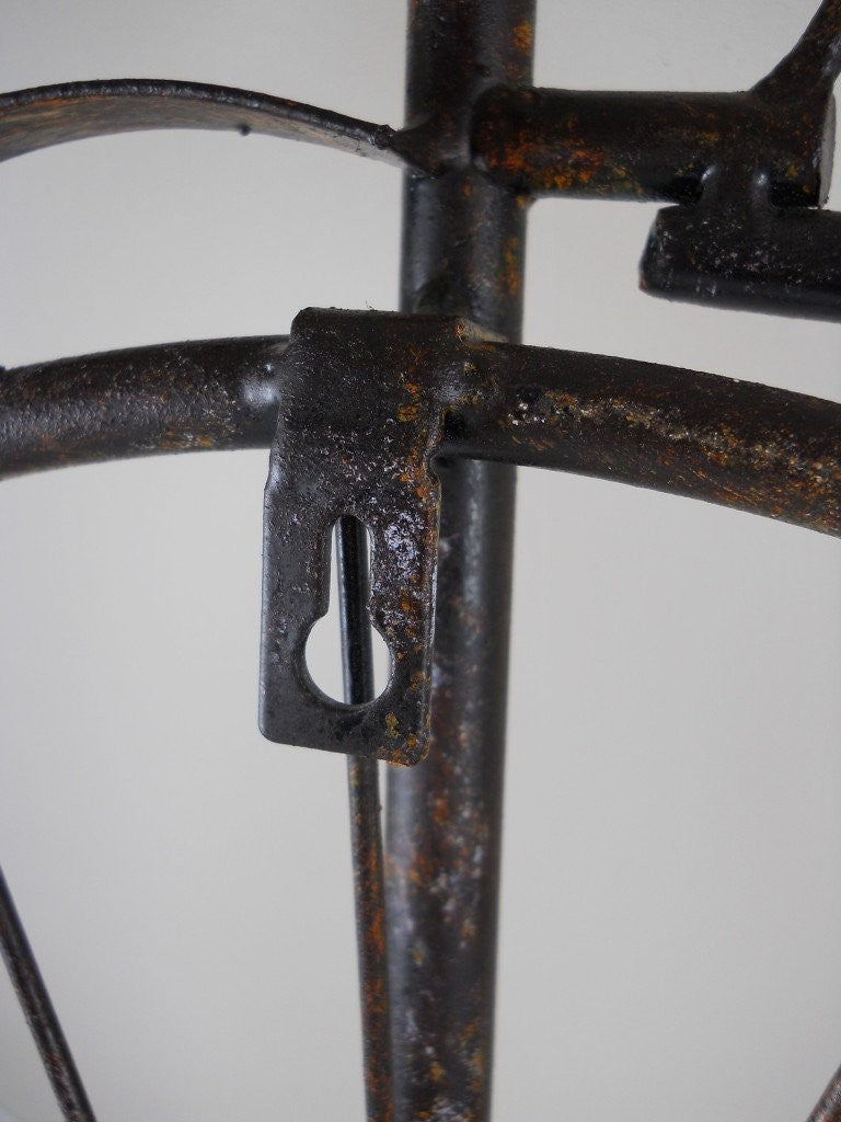 Antique-style brown bicycle wall art featuring the Ud Insideout 25 Iron design, perfect for vintage home decor.