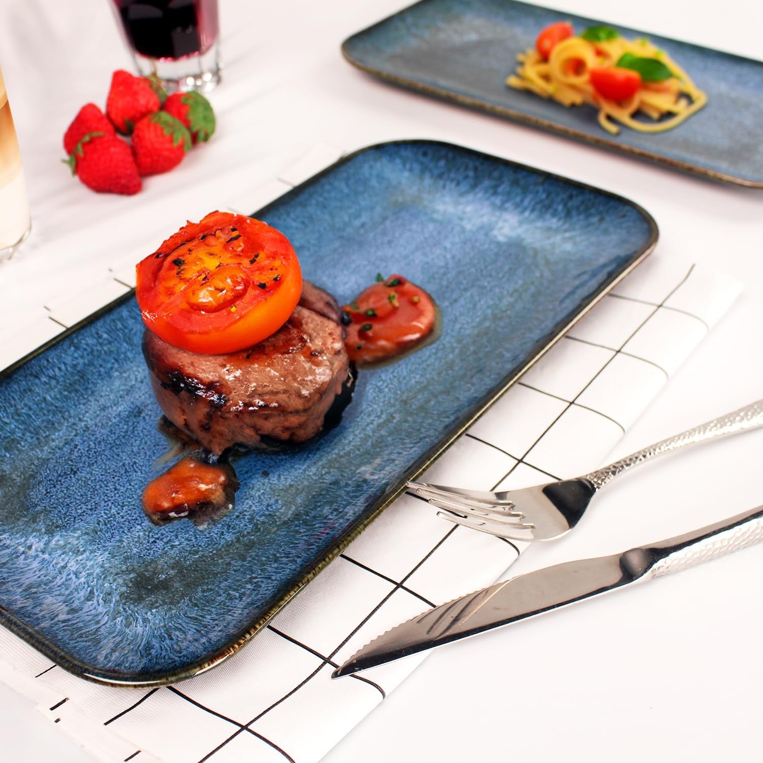 Jinsongdafa porcelain dinner plates in blue, 2-piece set, with serving platters for entertaining and meal presentation.