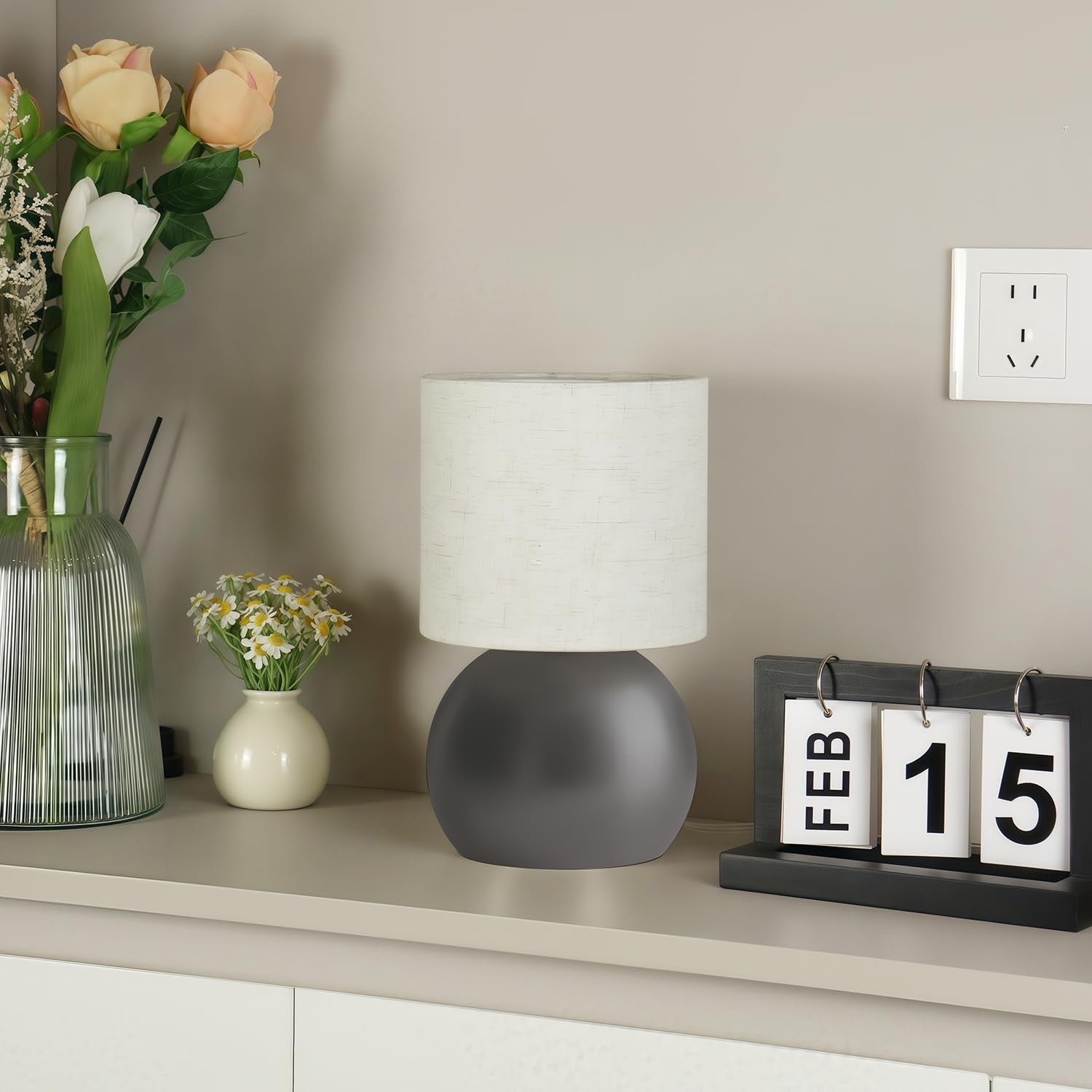 LHYueTong modern small table lamp set of 2 with minimalist design, ideal for nightstands and bedside tables, featuring simple, sleek shapes.
