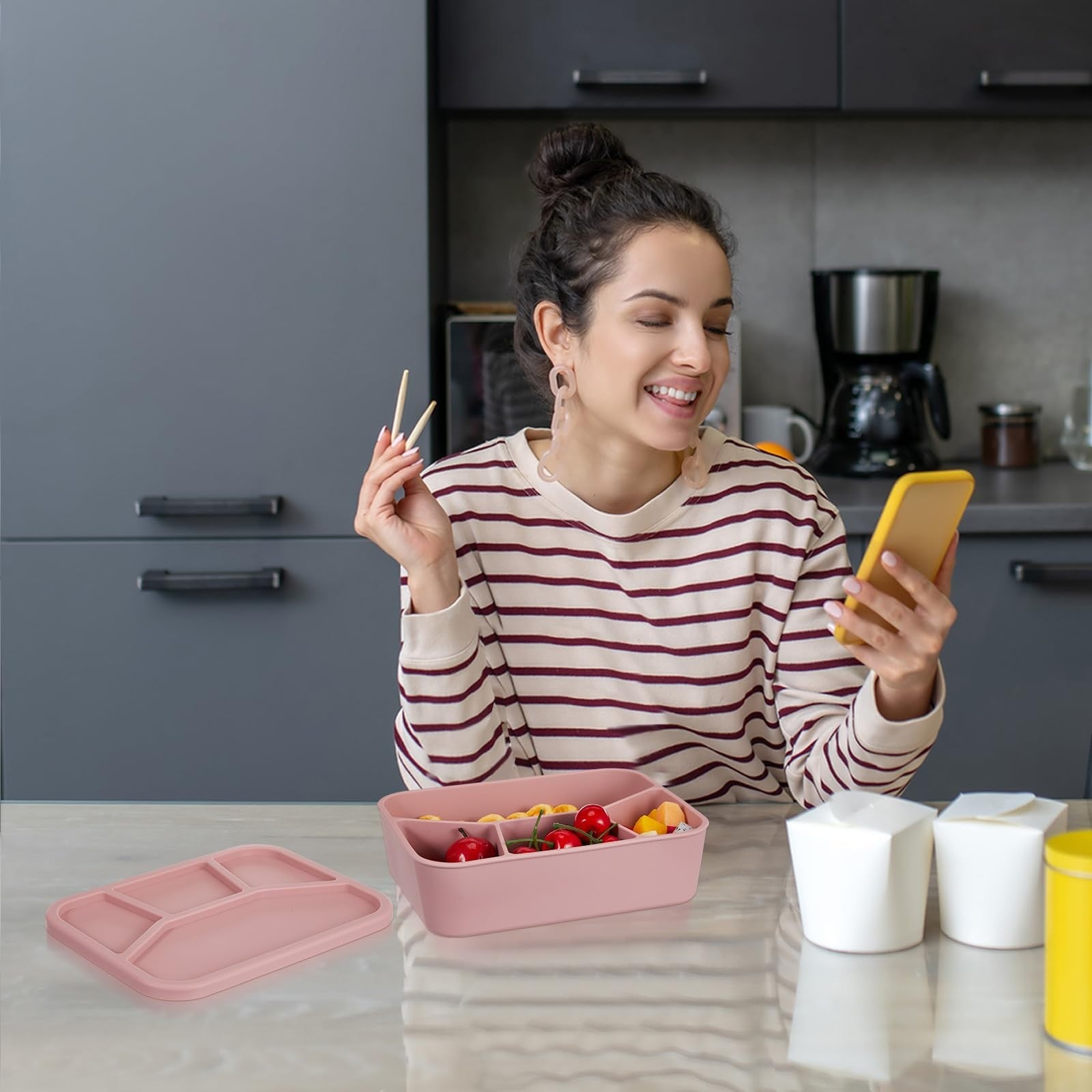 Ziliny 4-piece silicone bento lunch containers with leak-proof lids, reusable and smooth for easy packing and storage.