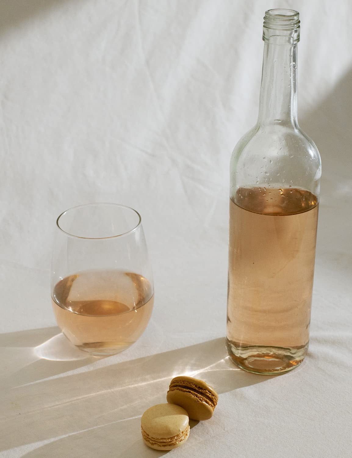 Gnimihz set of four 18-ounce wine glasses for red or white wine, featuring a large, elegant design for wine tasting and serving.