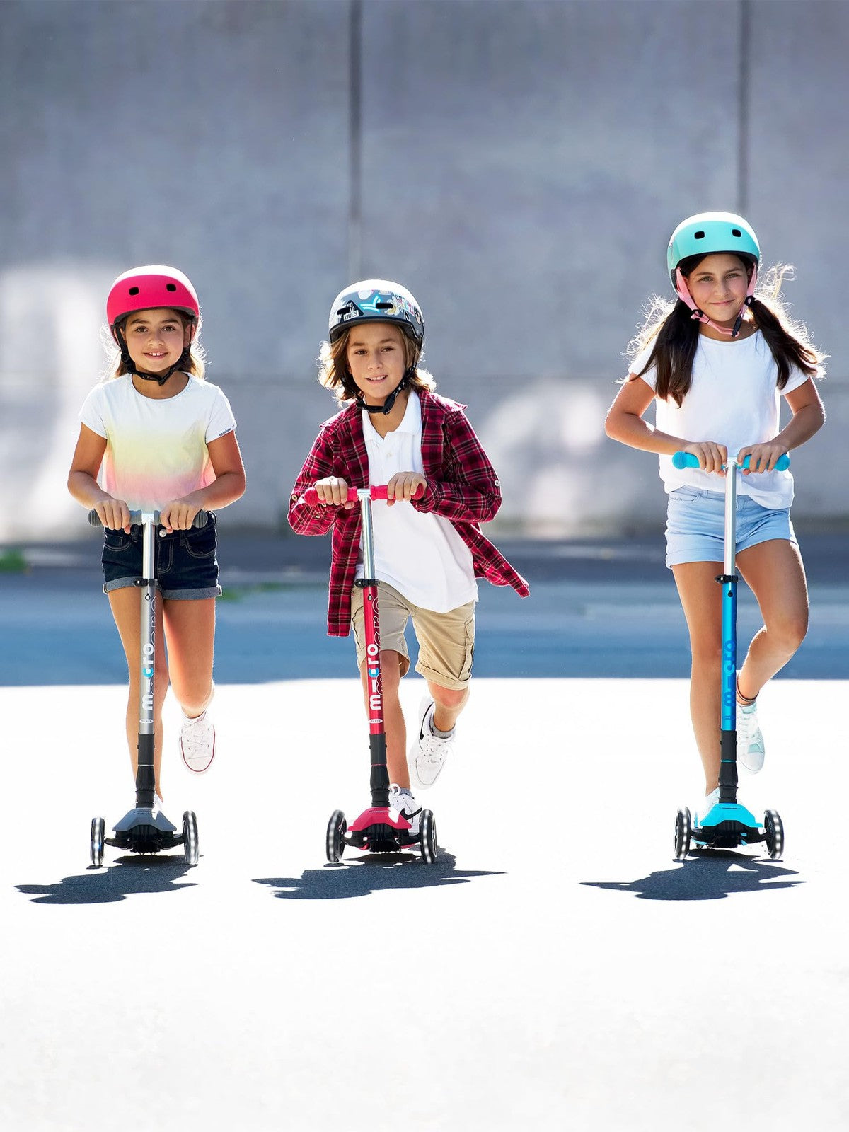 Micro Maxi Deluxe Foldable LED three-wheeled lean-to-steer kick scooter for kids, featuring bright LED lights and foldable design.