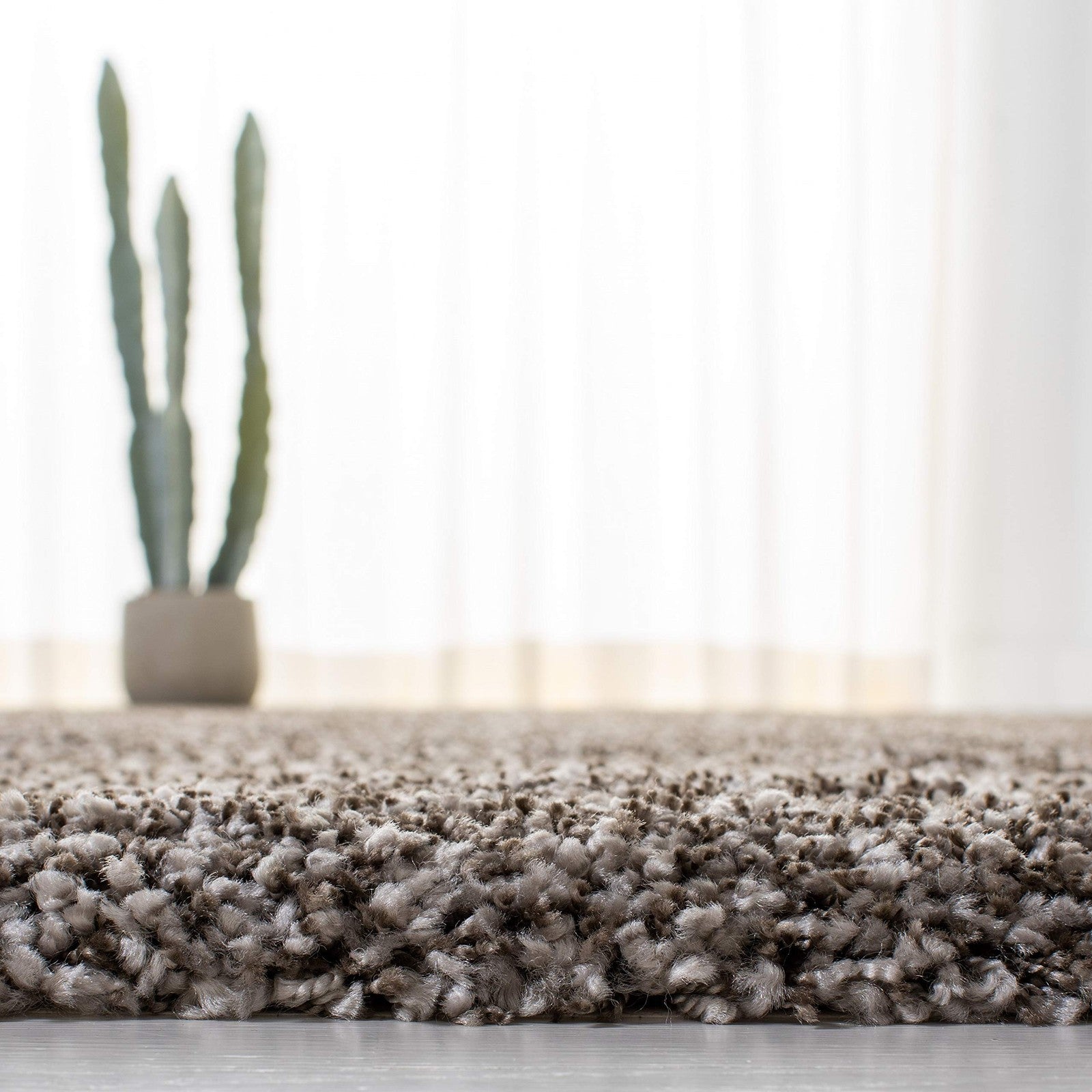 Safavieh Milan Shag Collection 3 Square Grey non-shedding shag rug with plush texture for living room decor.
