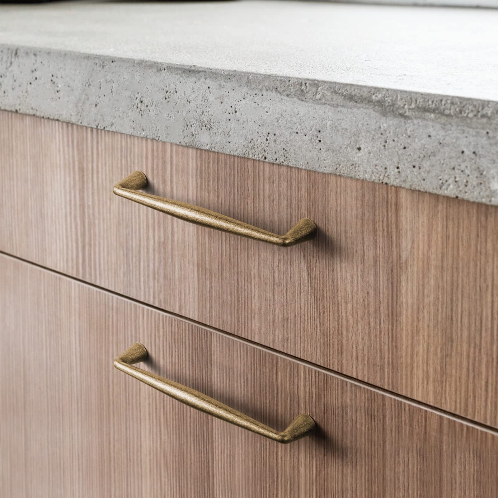 Goo-Ki vintage retro antique brass zinc alloy cabinet handle with 7.56mm hole, showing close-up of textured surface and mounting hole.
