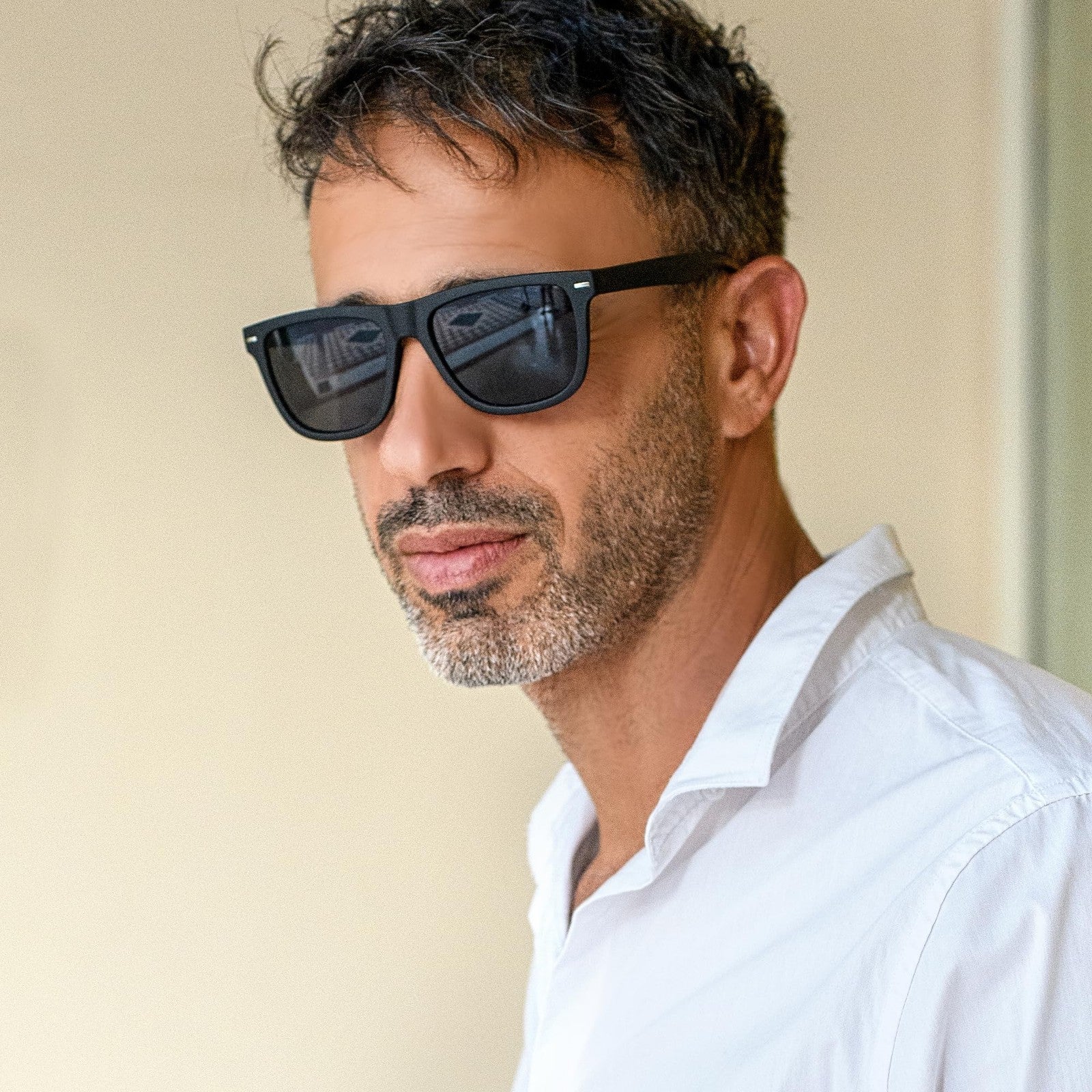 2SeeLife oversized TR-90 reading sunglasses for men with sturdy frame and medium fit, featuring dark tinted lenses.