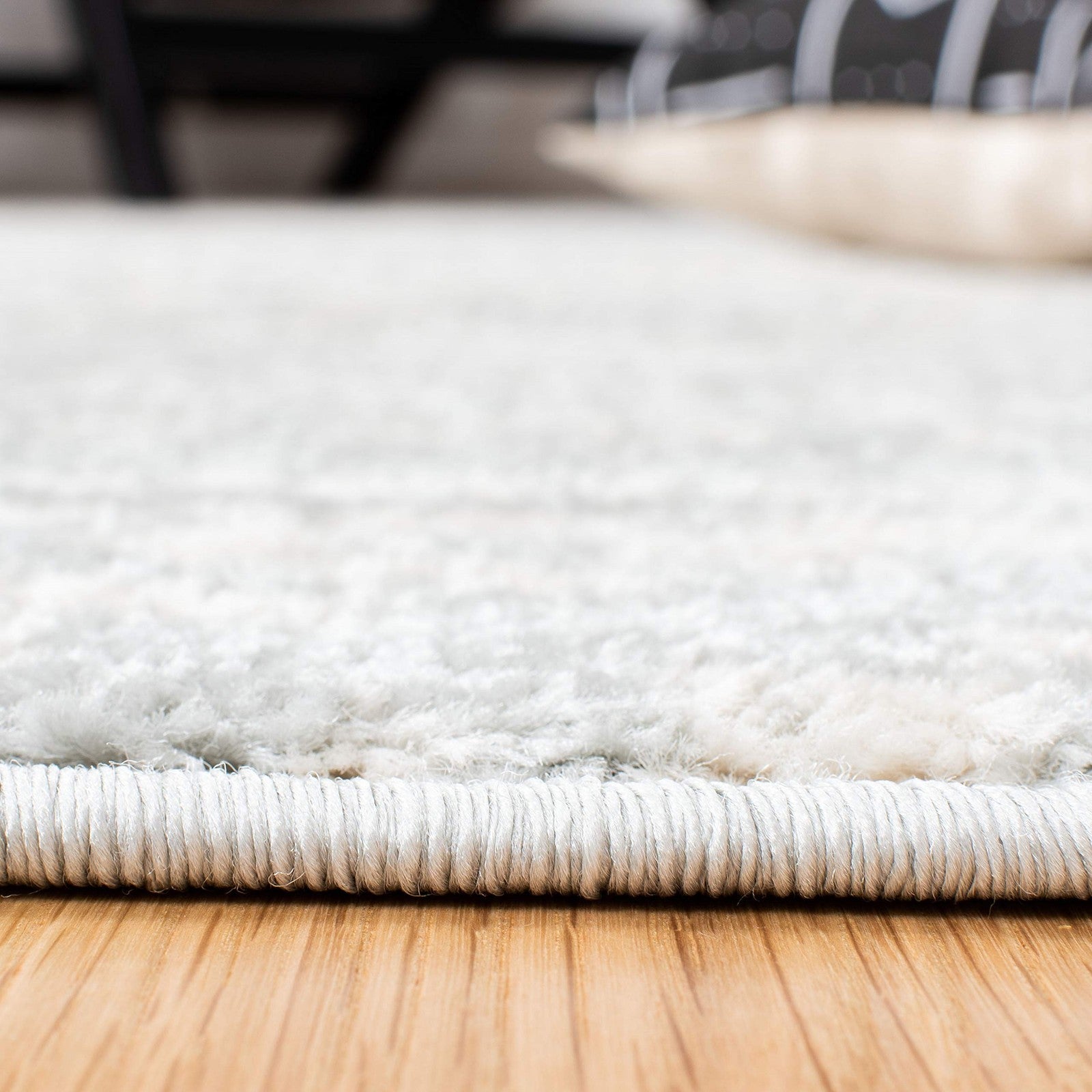 Light grey and ivory Safavieh Tulum Collection accent rug with Moroccan boho pattern, measuring 2x5 feet.