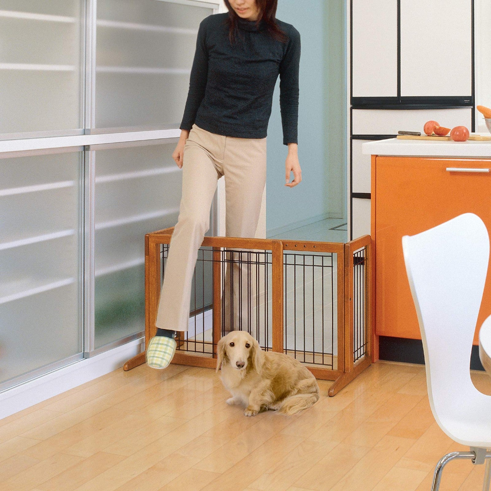 Richell small freestanding pet gate with autumn matte finish, showcasing its wooden frame and secure locking mechanism.