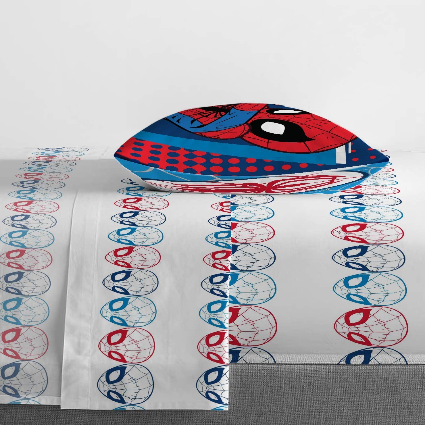 Jay Franco Marvel Super Hero Adventures Go Spidey twin bed set featuring Spider-Man and superhero design on colorful bedding.