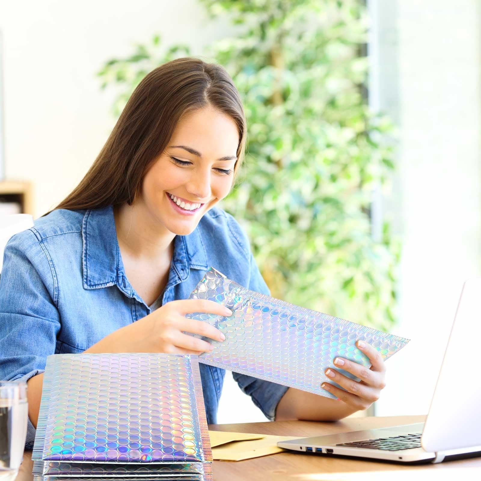Henoyso 60-pack of 8x11.5 inch holographic metallic bubble mailers with bubble envelope exterior and reflective surface.