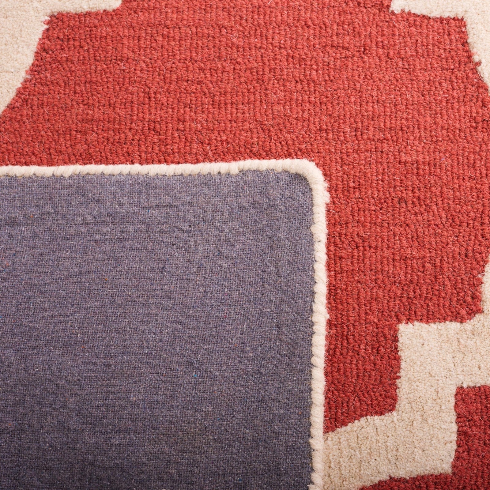 Safavieh Cambridge Moroccan rug with round rust and ivory handmade design showing intricate patterns and textured surface.