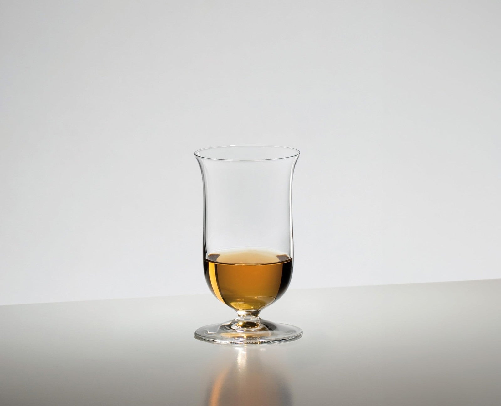Set of two Riedel Vinum single malt whisky glasses, dishwasher safe, clear glass with elegant stem and bowl design.