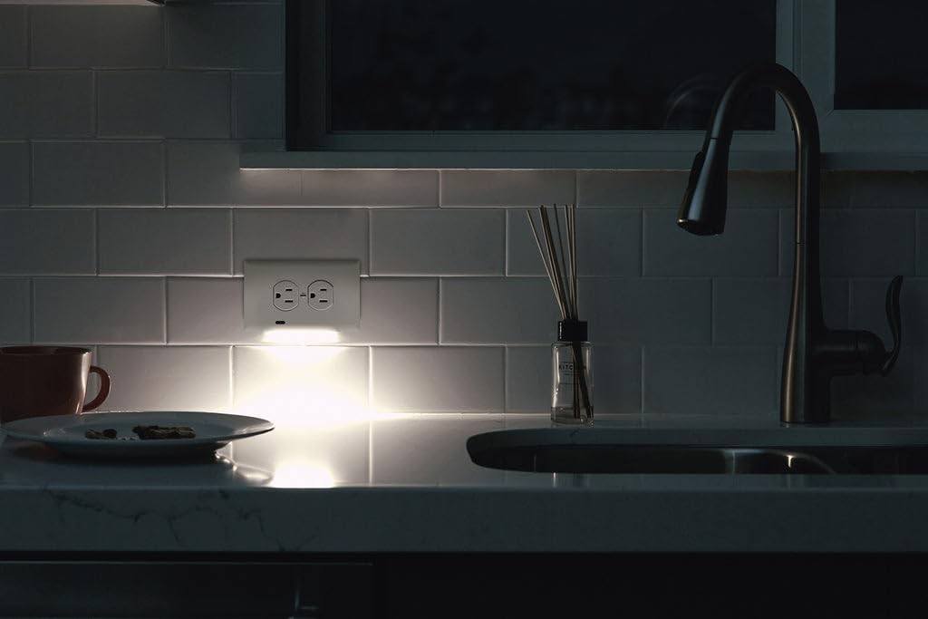 SnapPower GuideLight Plus LED night light wall plate white GFCI outlet 2-pack horizontal design