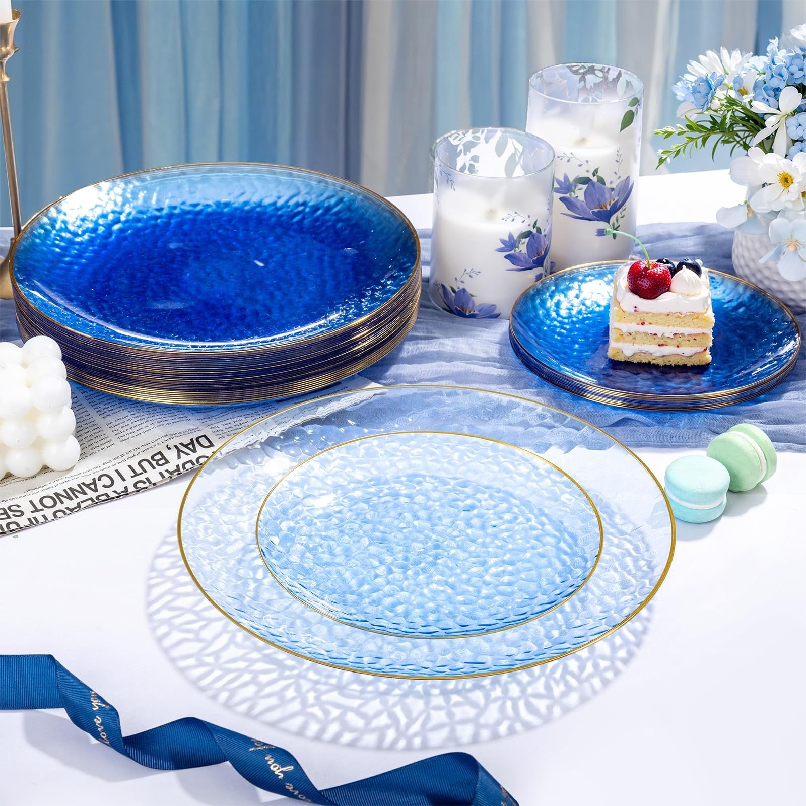 Set of 100 blue plastic dinner plates with gold rim, hammered design, 10-inch size for fancy party dining by Rubtlamp