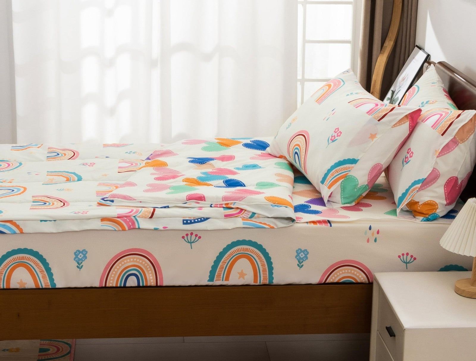 Meeting Story kids twin comforter set featuring colorful zipper bedding with playful patterns for girls, includes three-piece bedding set.