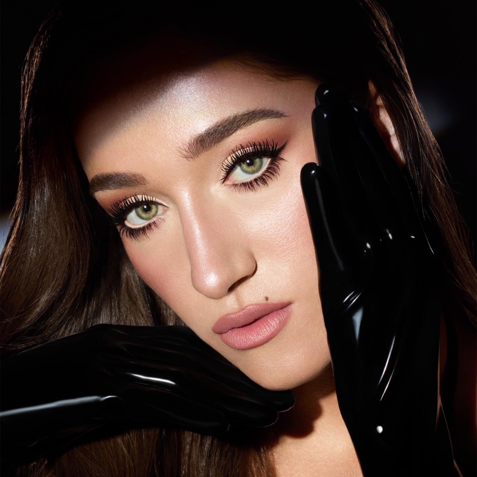 Charlotte Tilbury Exagger-Eyes Eyeliner Duo with dual-ended smudge-proof eyeliners in black and brown shades.