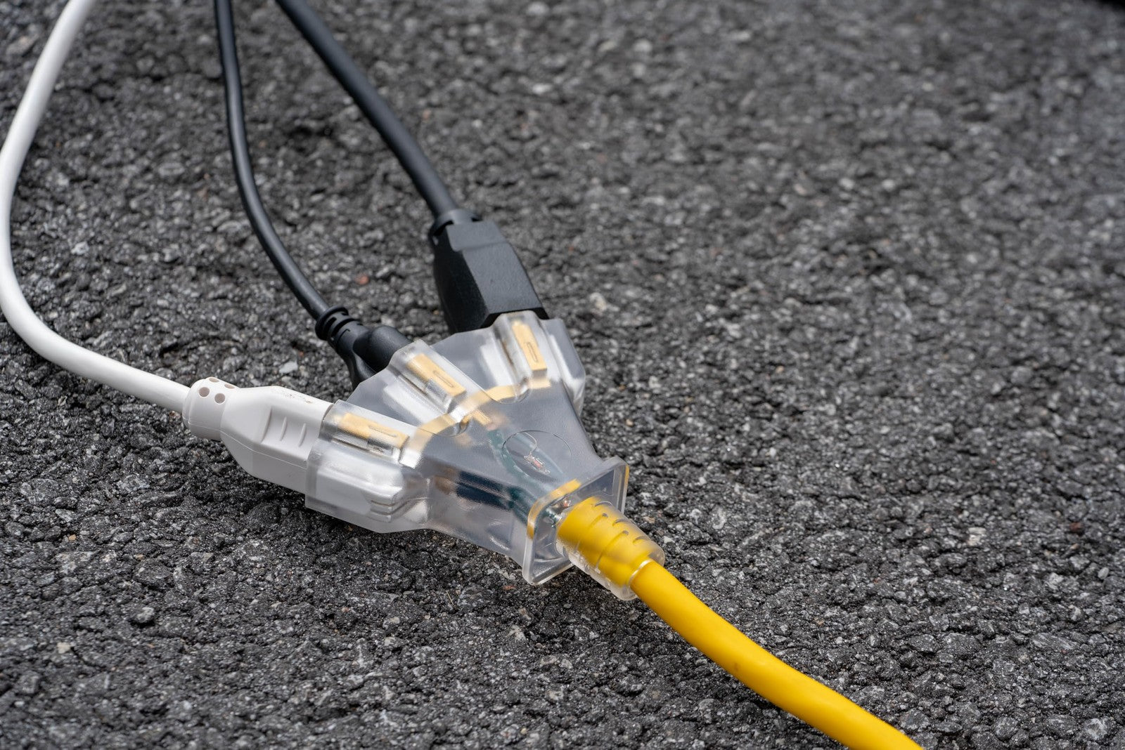 Southwire 12/3 multi-outlet yellow vinyl extension cord with lighted end, 50ft length, suitable for outdoor use