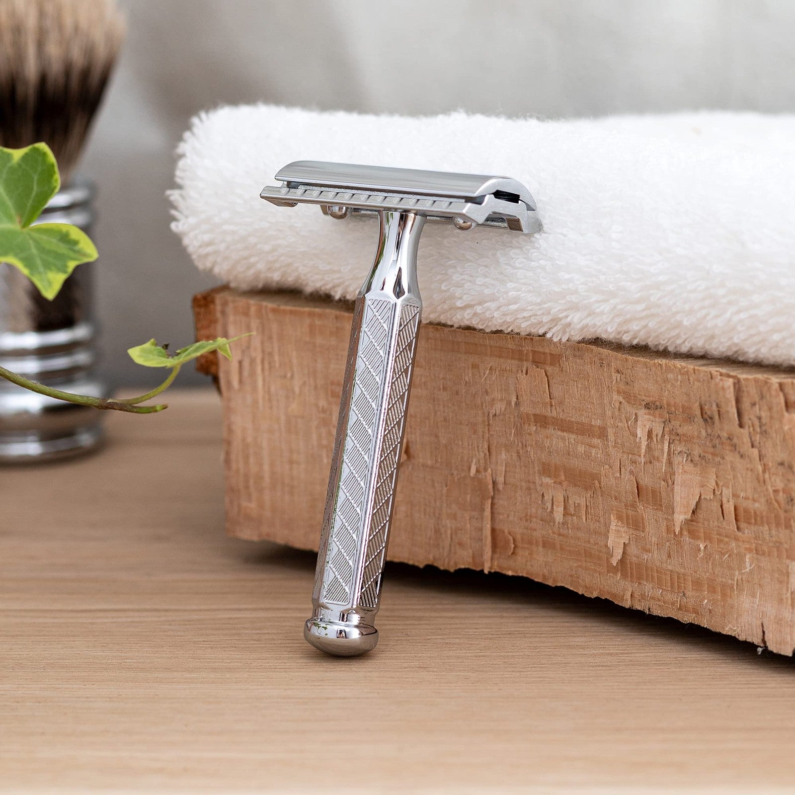 Merkur 42C double edge safety razor with hexagonal handle and 3-piece design, close-up of the razor's head and handle.