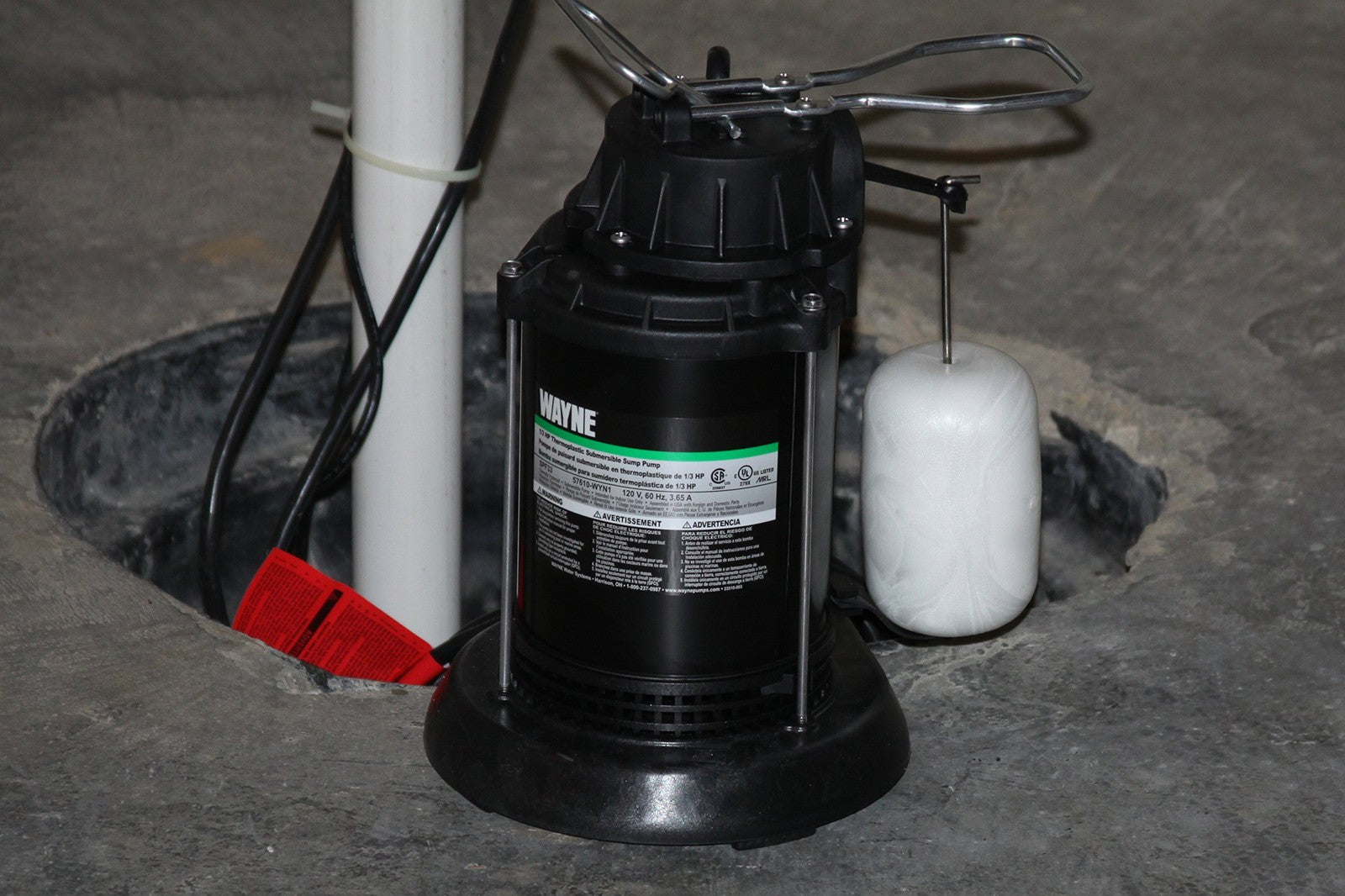 Wayne SPF33-1/3 HP steel thermoplastic submersible sump pump with durable construction and 3750 GPH flow rate.