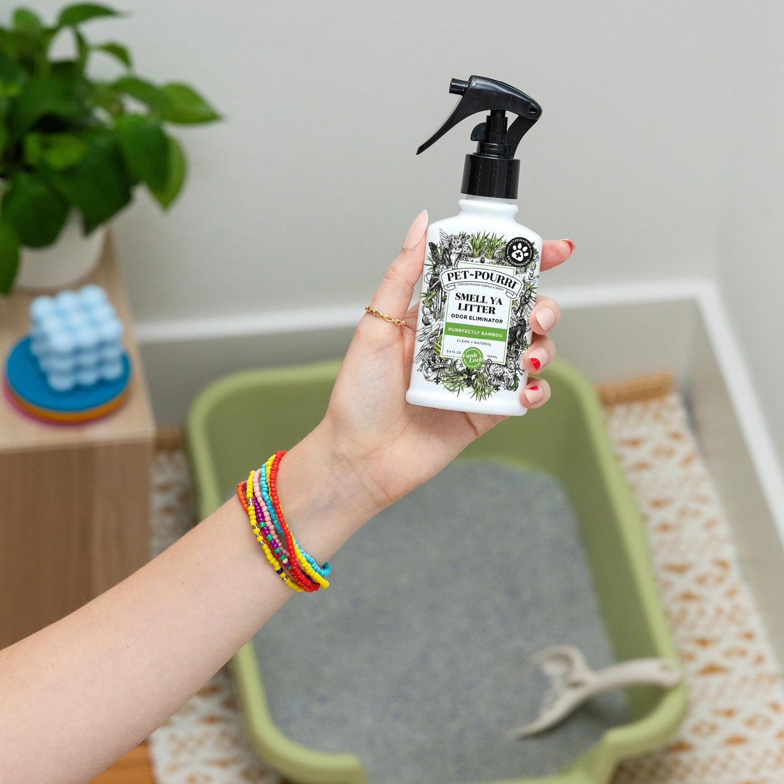 Poo-Pourri Pet-Pourri Purrfectly Bamboo cat odor freshener bundle with spray bottle and bamboo-themed packaging for litter box freshening.
