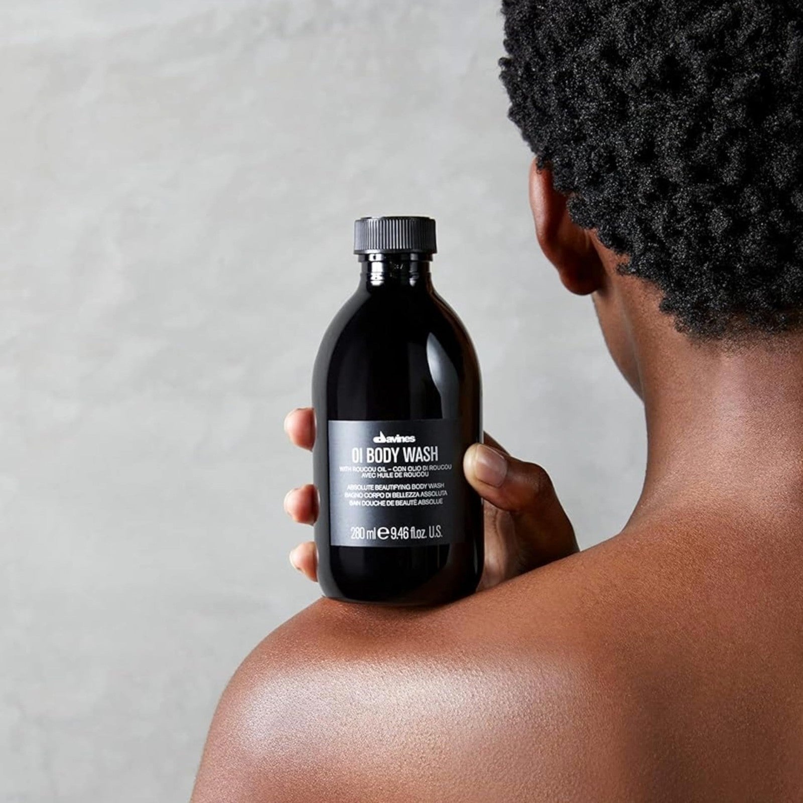 Davines OI Body Wash with Roucou Oil, hydrating and gentle cleansing in a 9.47 fl oz bottle.