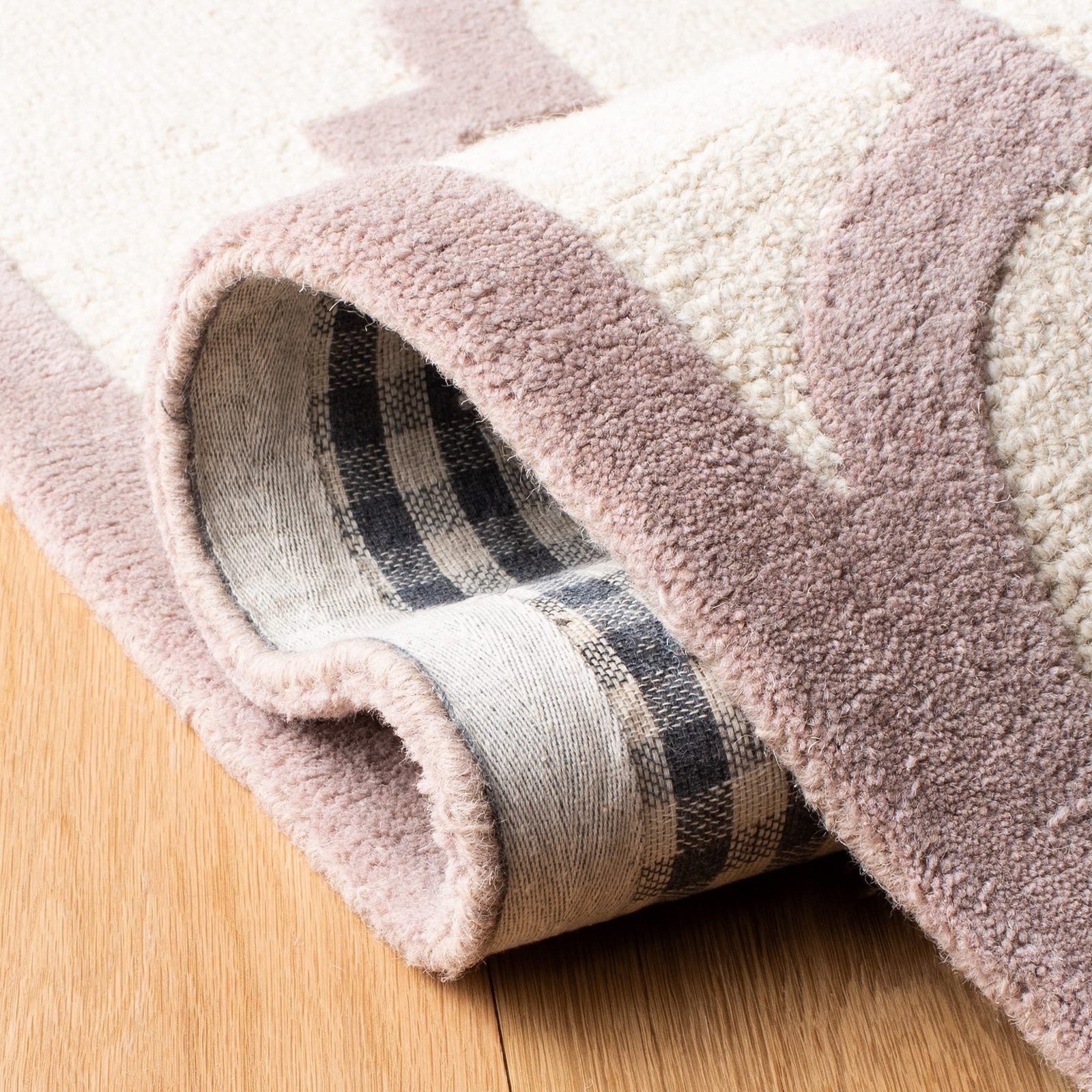 Handmade Safavieh Cambridge Collection 4x6 Moroccan rug in ivory and beige with intricate pattern details.