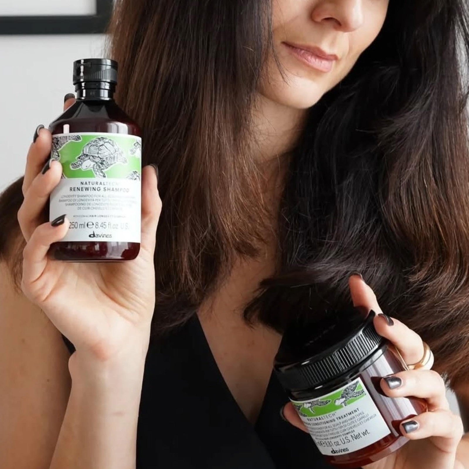 Davines Naturaltech RENEWING Conditioner bottle, gentle nourishing and moisturizing hair care product, with natural ingredients.
