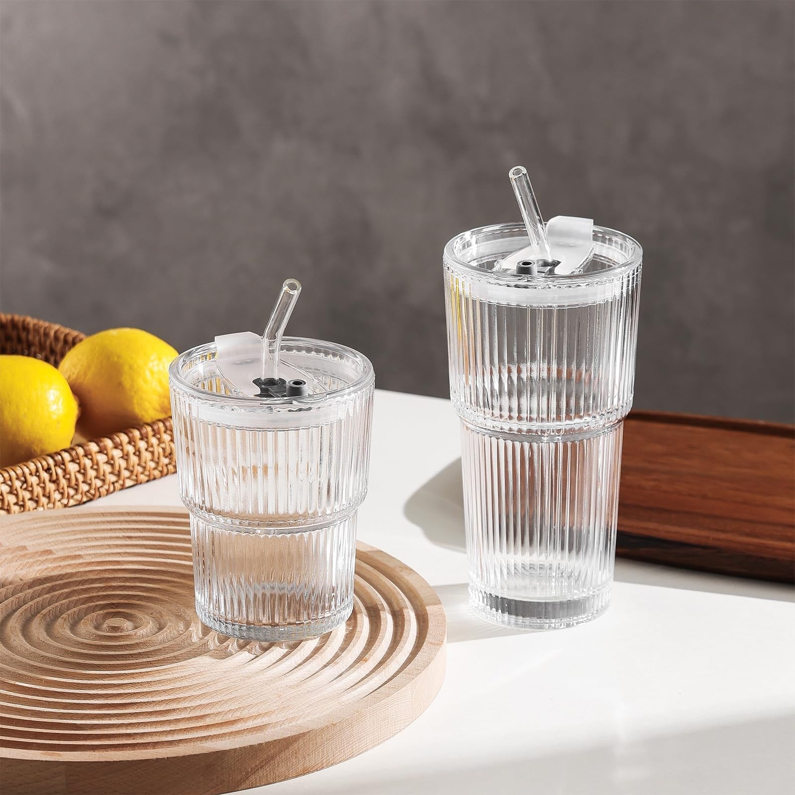 JUNDRUM ribbed glass drinking set with lids and straws, 20oz and 15oz leak-proof glasses on a table with colorful fruits