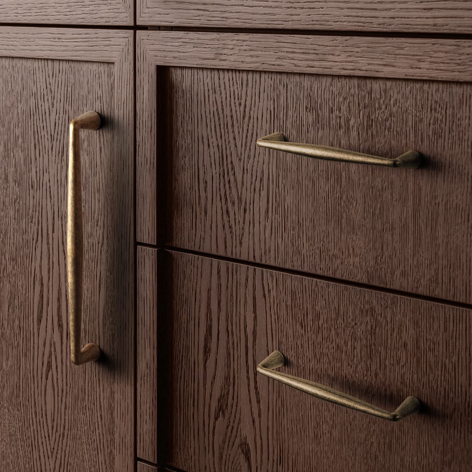 Goo-Ki vintage retro antique brass zinc alloy cabinet handle with 7.56mm hole, featuring a classic design and sturdy construction.