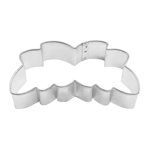 R&M Eucalyptus Leaf 4" Tinplated Cookie Cutter - Product Imagery