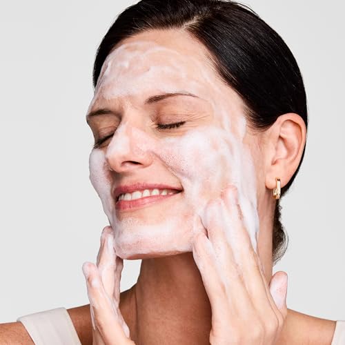 Estée Lauder Perfectly Clean Multi-Action Cream Face Wash - Product Imagery